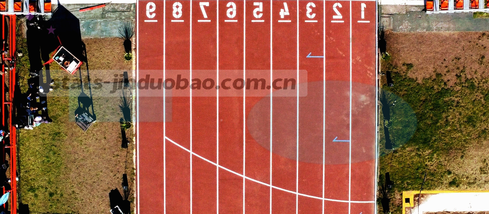 从实时比分到赛季归档的抽象路径示意图，四个节点由荧光青连接线串联